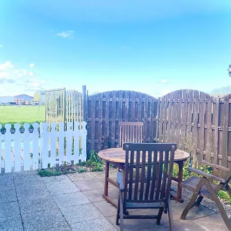 Vakantiehuis Nettes In Mit Terrasse, Garten Und Grill Wervershoof